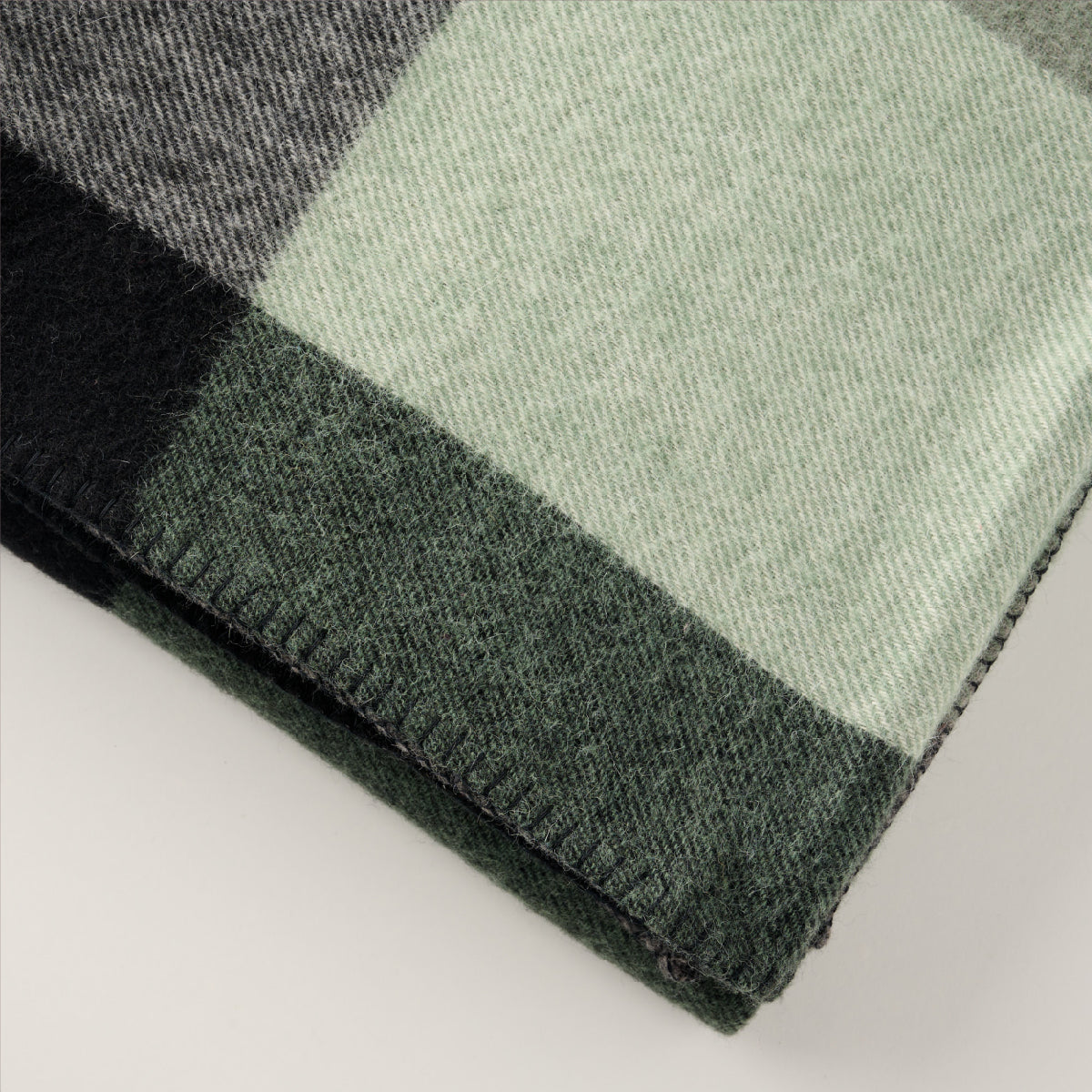 Alpaca Springmount Blanket Stitch Large Throw