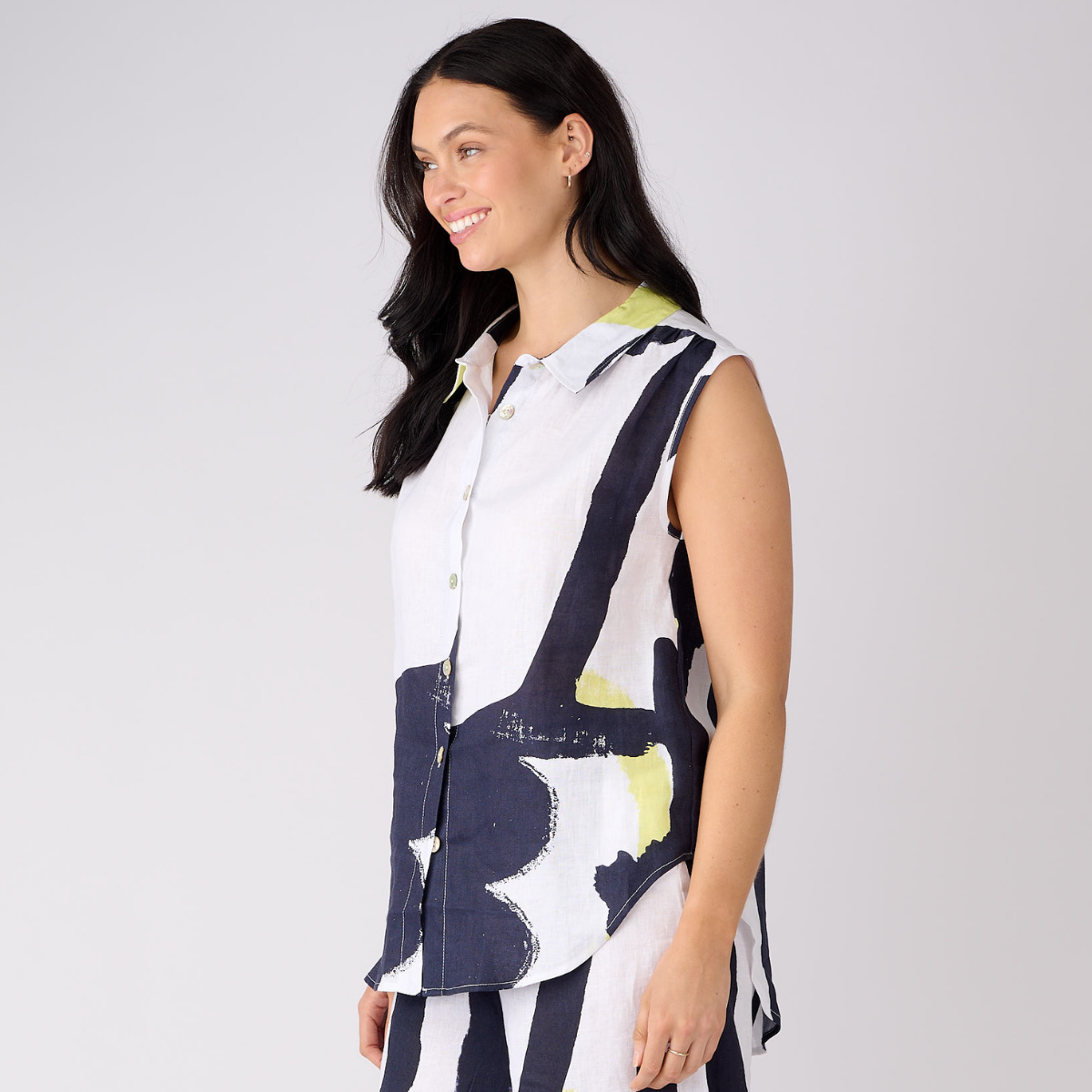 Linen Printed Sleeveless Curve Hem Shirt