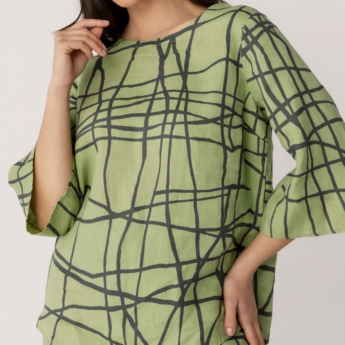 100% Linen 3/4 Short Sleeve Curved Hem Top