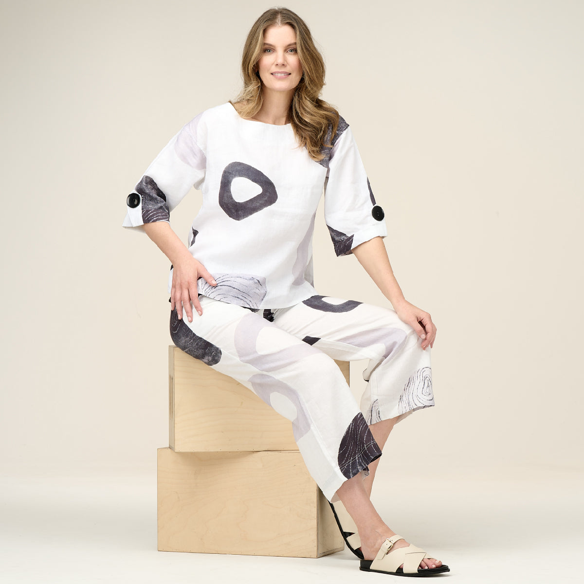 Linen 3/4 Sleeve Feature Top