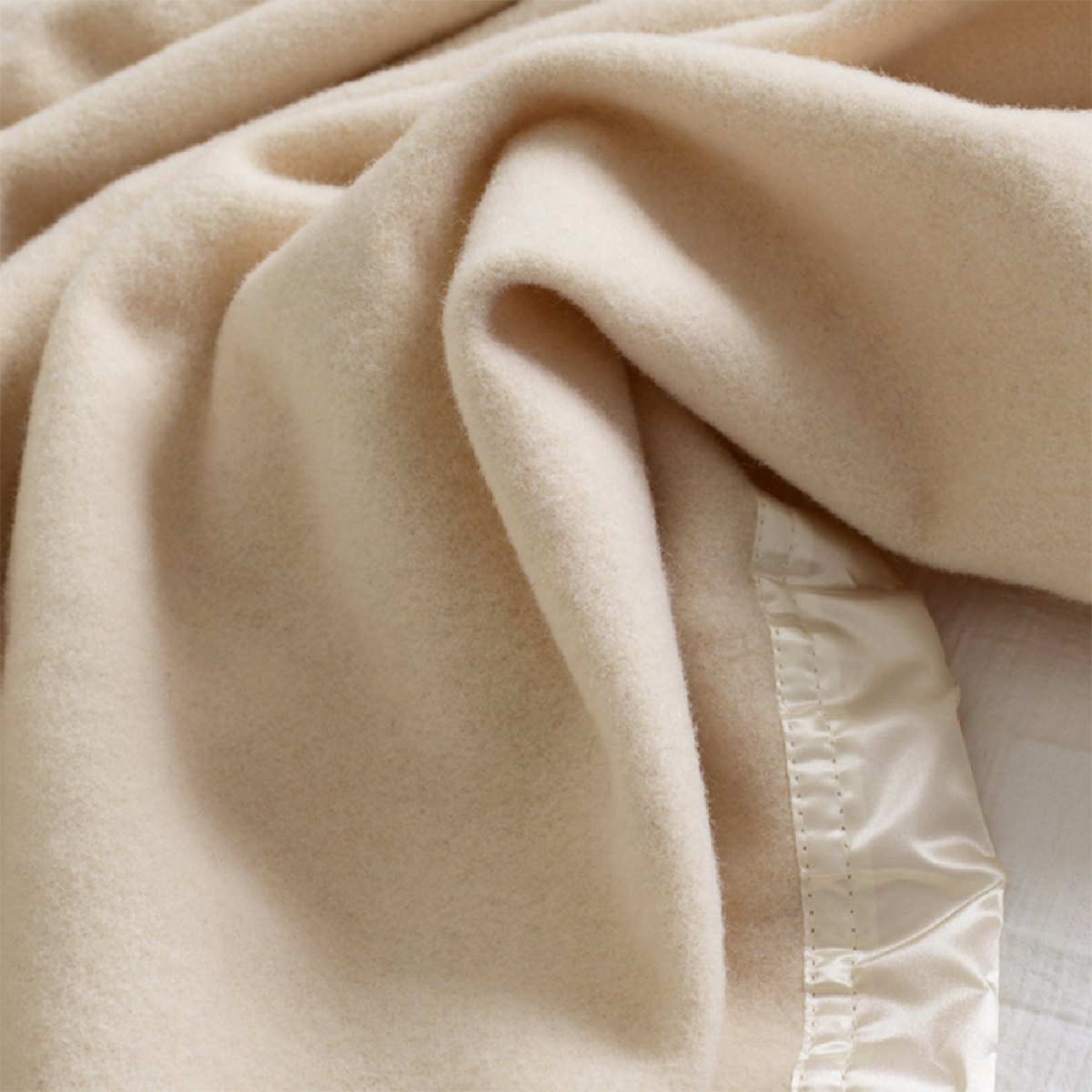 Fine Merino Wool Blanket Satin