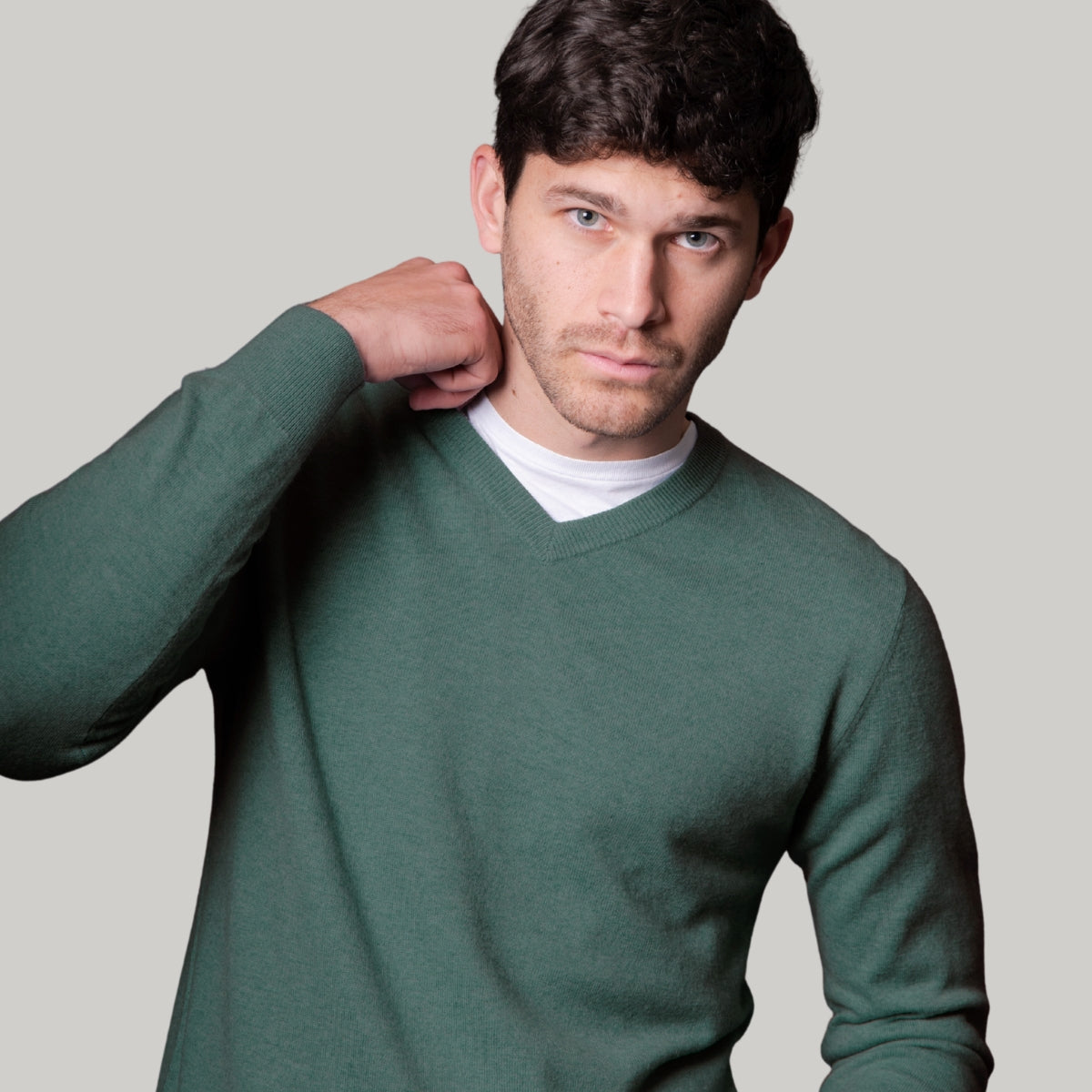 Merino Cashmere Essential Vee Pullover