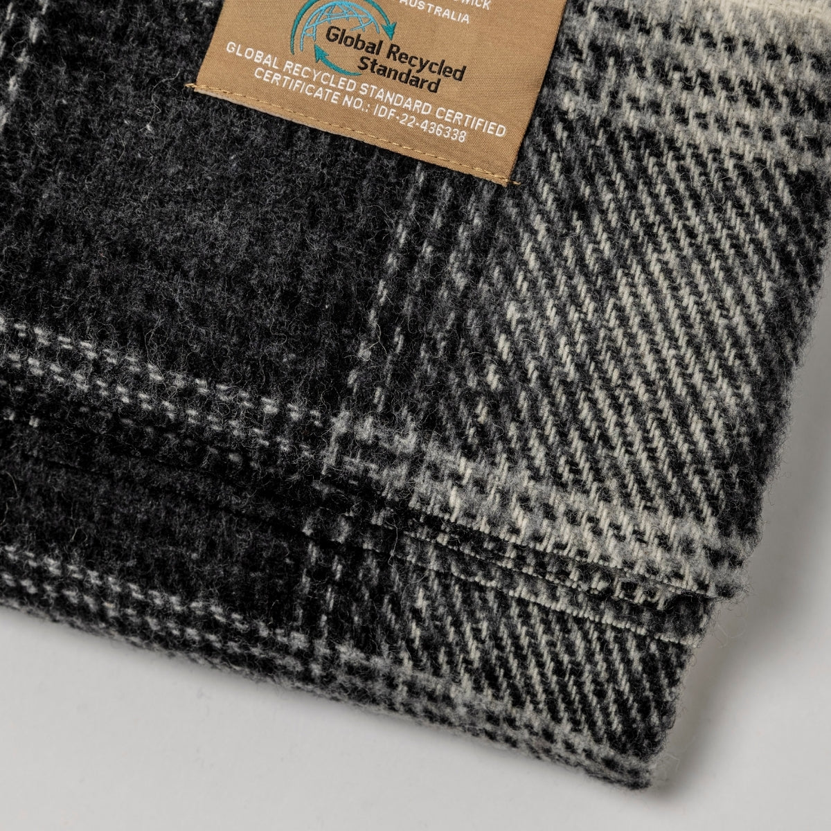 Billabong Multi Purpose Blanket Raw Edge Check II