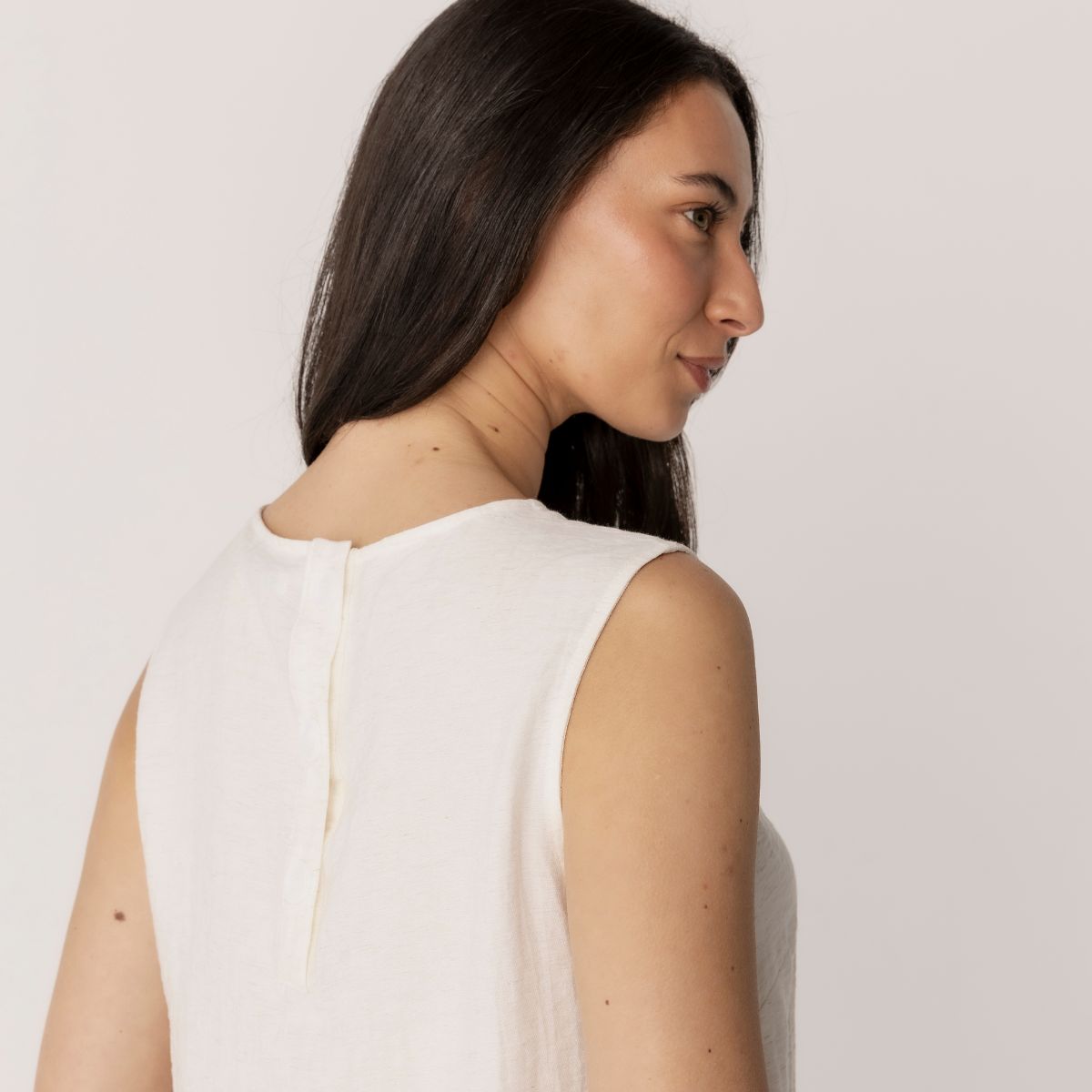 Rayon Nylon Linen Button Back Shell Top