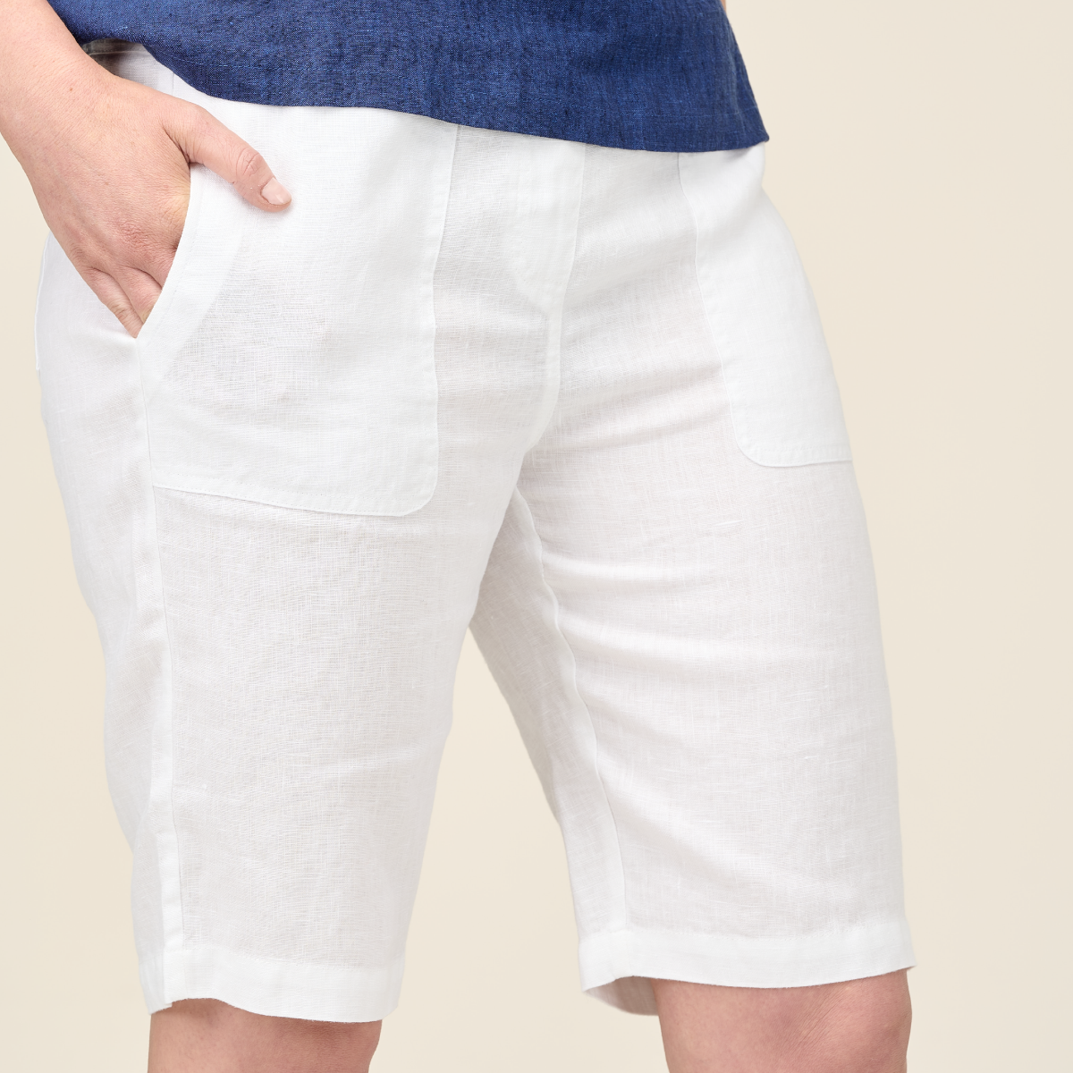White knee 2025 length shorts